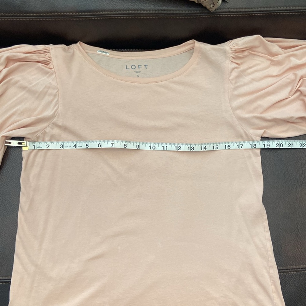 Pretty in pink! This blouse is a beautiful shade and versatile. LOFT, Size S - Picture 6 of 8